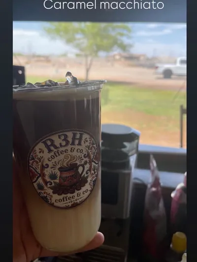 Iced Caramel Macchiato 